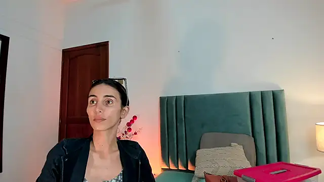 Snapshot of Nina_Cavaali chatting on 23, 12, 2024 Nina Cavaali online show from 23, 12, 2024