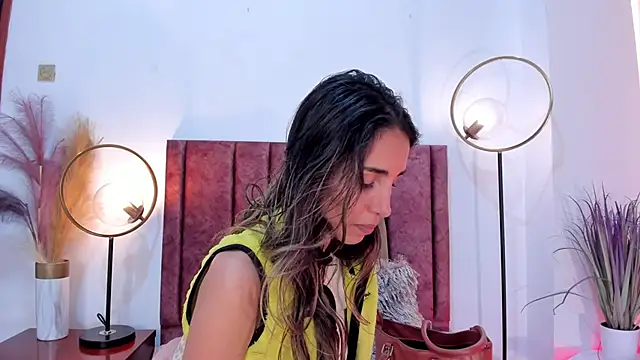 Snapshot of Nina_Cavaali chatting on 11, 1, 2025 Nina Cavaali online show from 11, 1, 2025
