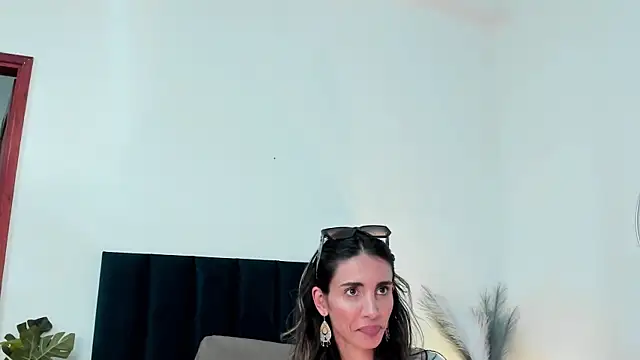 Snapshot of Nina_Cavaali chatting on 5, 2, 2025 Nina Cavaali online show from 5, 2, 2025