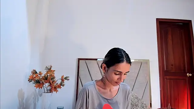 Snapshot of Nina_Cavaali chatting on 4, 3, 2025 Nina Cavaali online show from 4, 3, 2025