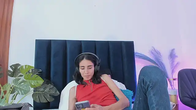 Snapshot of Nina_Cavaali chatting on 12, 9, 2025 Nina Cavaali online show from 12, 9, 2025