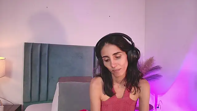 Snapshot of Nina_Cavaali chatting on 1, 10, 2025 Nina Cavaali online show from 1, 10, 2025