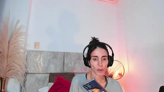 Snapshot of Nina_Cavaali chatting on 2, 10, 2025 Nina Cavaali online show from 2, 10, 2025