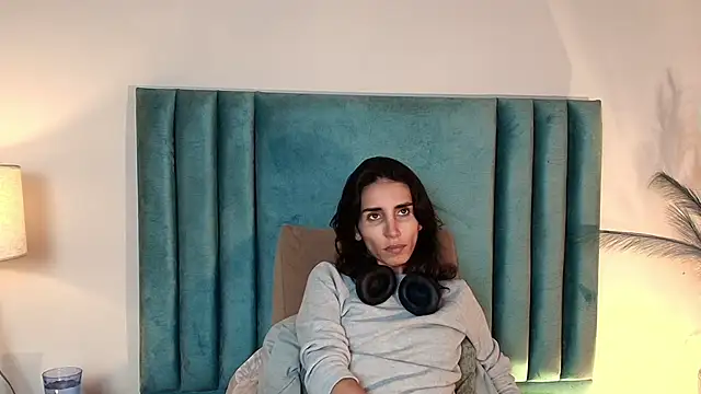 Snapshot of Nina_Cavaali chatting on 12, 10, 2025 Nina Cavaali online show from 12, 10, 2025