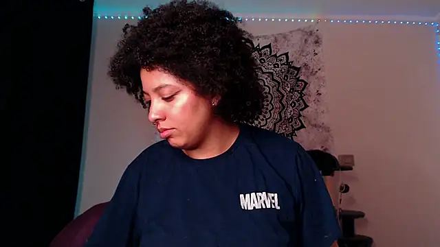 Snapshot of michell_bling1 chatting on 4, 12, 2024 michell bling1 online show from 4, 12, 2024