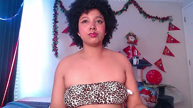 Snapshot of michell_bling1 chatting on 29, 12, 2024 michell bling1 online show from 29, 12, 2024