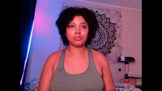 Snapshot of michell_bling1 chatting on 23, 2, 2025 michell bling1 online show from 23, 2, 2025