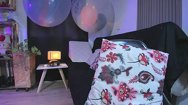 Cuttiealice online show from 3, 2, 2025