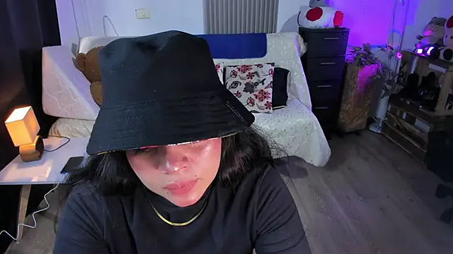 Cuttiealice online show from 24, 2, 2025