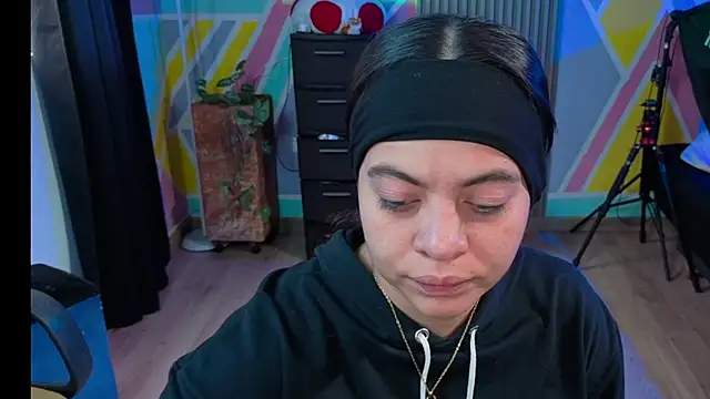 Cuttiealice online show from 3, 10, 2025