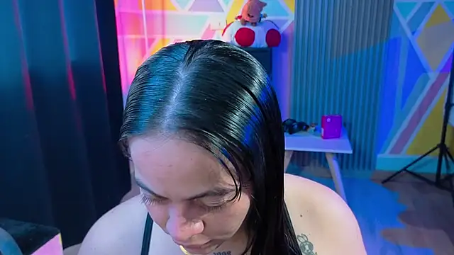 Cuttiealice online show from 6, 10, 2025