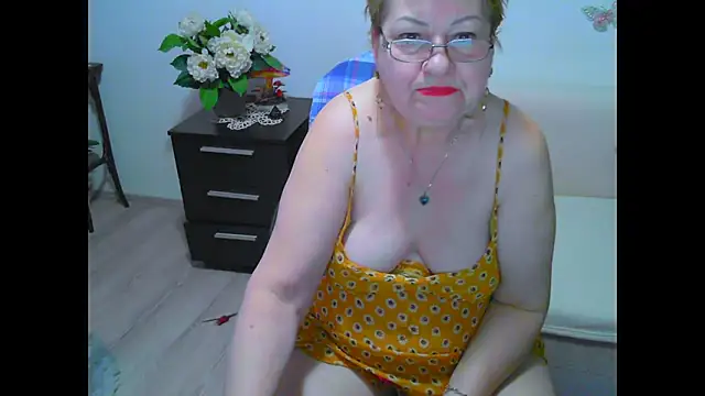 Snapshot of Hyllda chatting on 19, 3, 2025 Hyllda online show from 19, 3, 2025