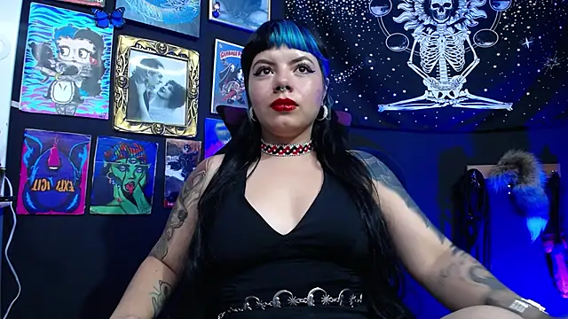 Yourmadame P online show from 17, 1, 2025