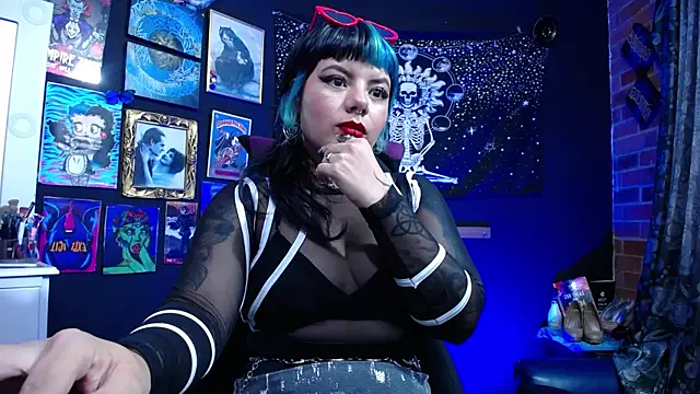 Yourmadame P online show from 28, 1, 2025