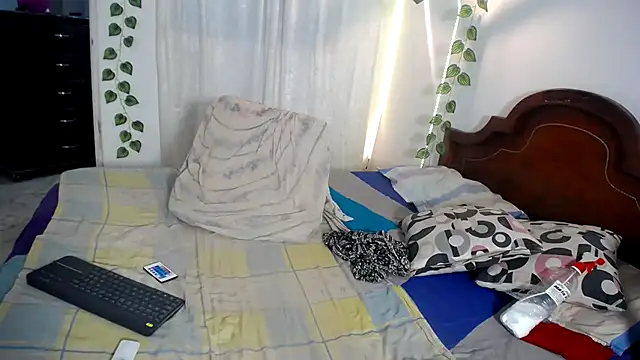 ivonne  hott1 online show from 17, 10, 2025