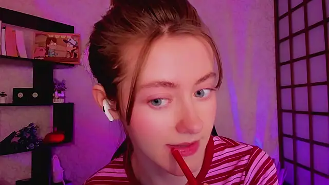 Snapshot of KateCuddle chatting on 13, 12, 2024 KateCuddle online show from 13, 12, 2024