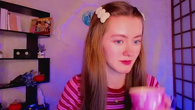Snapshot of KateCuddle chatting on 23, 12, 2024 KateCuddle online show from 23, 12, 2024
