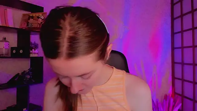 Snapshot of KateCuddle chatting on 5, 2, 2025 KateCuddle online show from 5, 2, 2025