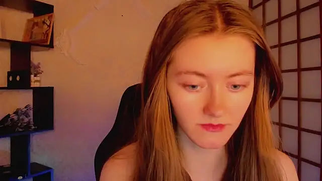 Snapshot of KateCuddle chatting on 4, 3, 2025 KateCuddle online show from 4, 3, 2025