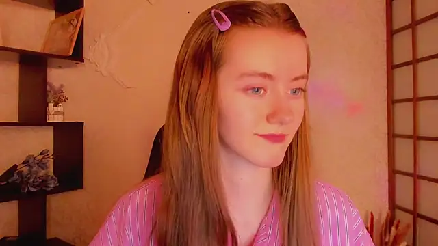 Snapshot of KateCuddle chatting on 11, 3, 2025 KateCuddle online show from 11, 3, 2025