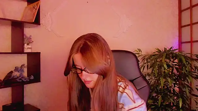Snapshot of KateCuddle chatting on 12, 3, 2025 KateCuddle online show from 12, 3, 2025