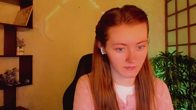 Snapshot of KateCuddle chatting on 14, 3, 2025 KateCuddle online show from 14, 3, 2025