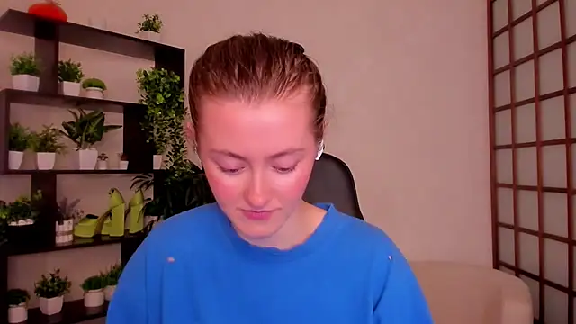Snapshot of KateCuddle chatting on 12, 9, 2025 KateCuddle online show from 12, 9, 2025
