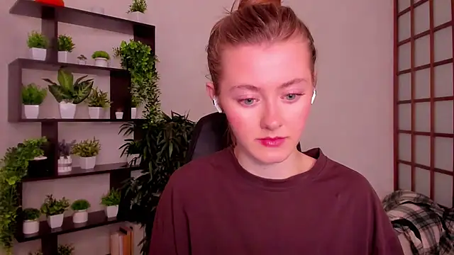 Snapshot of KateCuddle chatting on 1, 10, 2025 KateCuddle online show from 1, 10, 2025