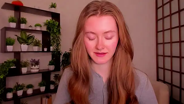 Snapshot of KateCuddle chatting on 7, 10, 2025 KateCuddle online show from 7, 10, 2025