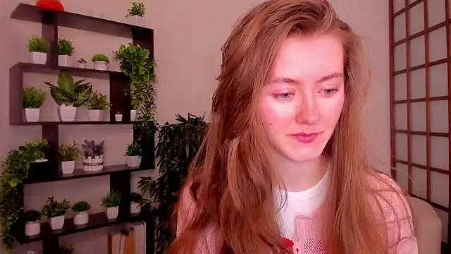 Snapshot of KateCuddle chatting on 8, 10, 2025 KateCuddle online show from 8, 10, 2025