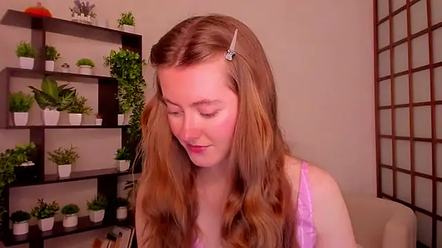 Snapshot of KateCuddle chatting on 15, 10, 2025 KateCuddle online show from 15, 10, 2025
