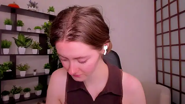 Snapshot of KateCuddle chatting on 16, 10, 2025 KateCuddle online show from 16, 10, 2025