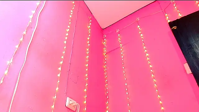 Snapshot of alaiia_rosse chatting on 14, 12, 2025 alaiia rosse online show from 14, 12, 2025