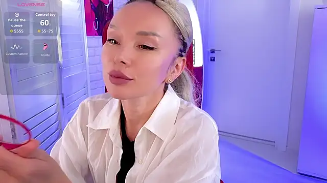 WhiteBunny online show from 15, 4, 2026