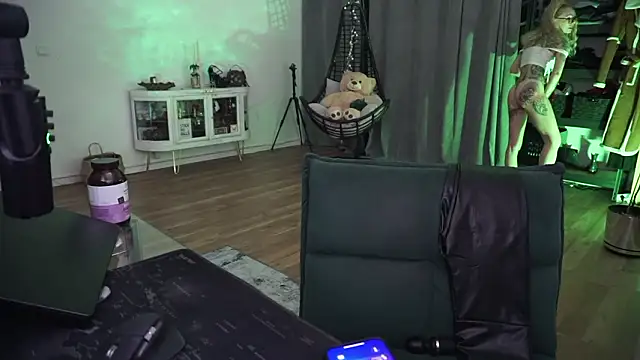 LaraPunkt online show from 6, 2, 2026