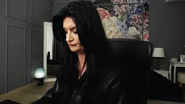 DomMelissaW online show from 8, 12, 2024