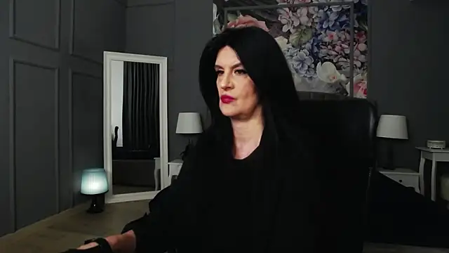 DomMelissaW online show from 8, 3, 2025