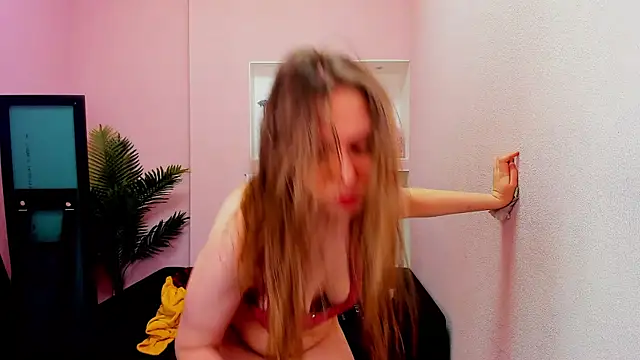 Snapshot of Persephoni chatting on 17, 3, 2025 Persephoni online show from 17, 3, 2025