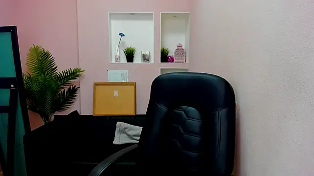 Snapshot of Persephoni chatting on 19, 9, 2025 Persephoni online show from 19, 9, 2025