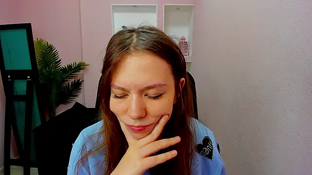 Snapshot of Persephoni chatting on 10, 10, 2025 Persephoni online show from 10, 10, 2025