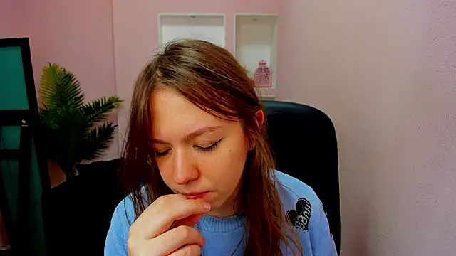 Snapshot of Persephoni chatting on 12, 10, 2025 Persephoni online show from 12, 10, 2025