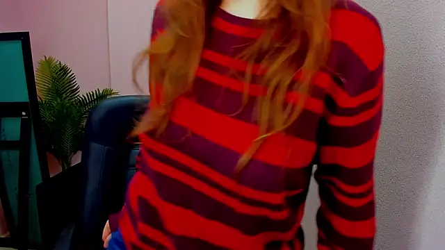 Snapshot of Persephoni chatting on 6, 11, 2025 Persephoni online show from 6, 11, 2025