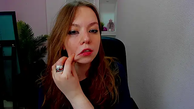 Snapshot of Persephoni chatting on 13, 11, 2025 Persephoni online show from 13, 11, 2025