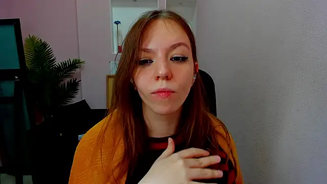 Snapshot of Persephoni chatting on 24, 11, 2025 Persephoni online show from 24, 11, 2025