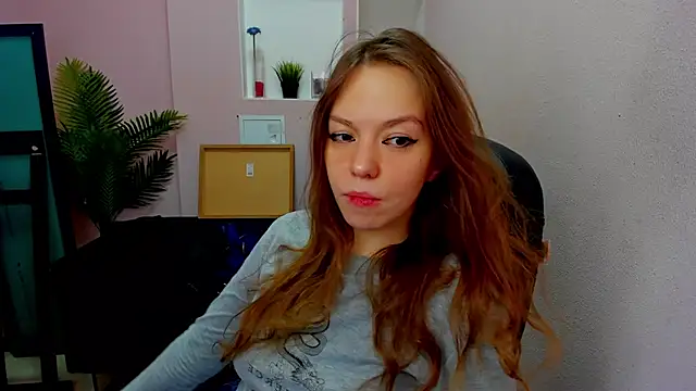 Snapshot of Persephoni chatting on 5, 12, 2025 Persephoni online show from 5, 12, 2025