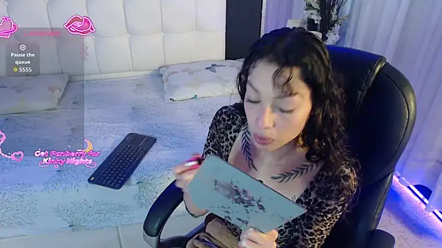 LiaVillalobos online show from 16, 12, 2025