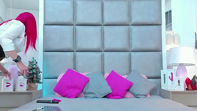 Snapshot of AllissaBrowm chatting on 30, 12, 2024 AllissaBrowm online show from 30, 12, 2024
