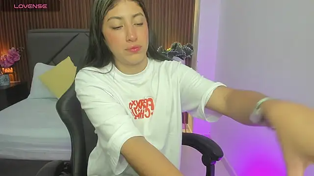 Snapshot of isabella_thomsonp chatting on 13, 1, 2025 isabella thomsonp online show from 13, 1, 2025