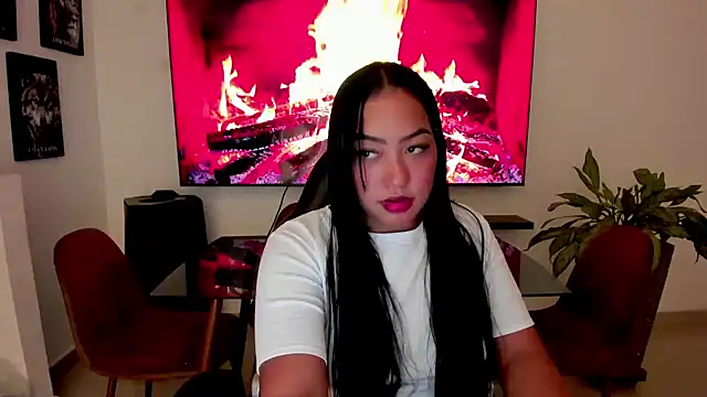 Snapshot of brunetenikole02 chatting on 22, 10, 2025 brunetenikole02 online show from 22, 10, 2025