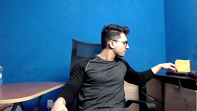 Snapshot of alex_blu chatting on 2, 12, 2024 alex blu online show from 2, 12, 2024